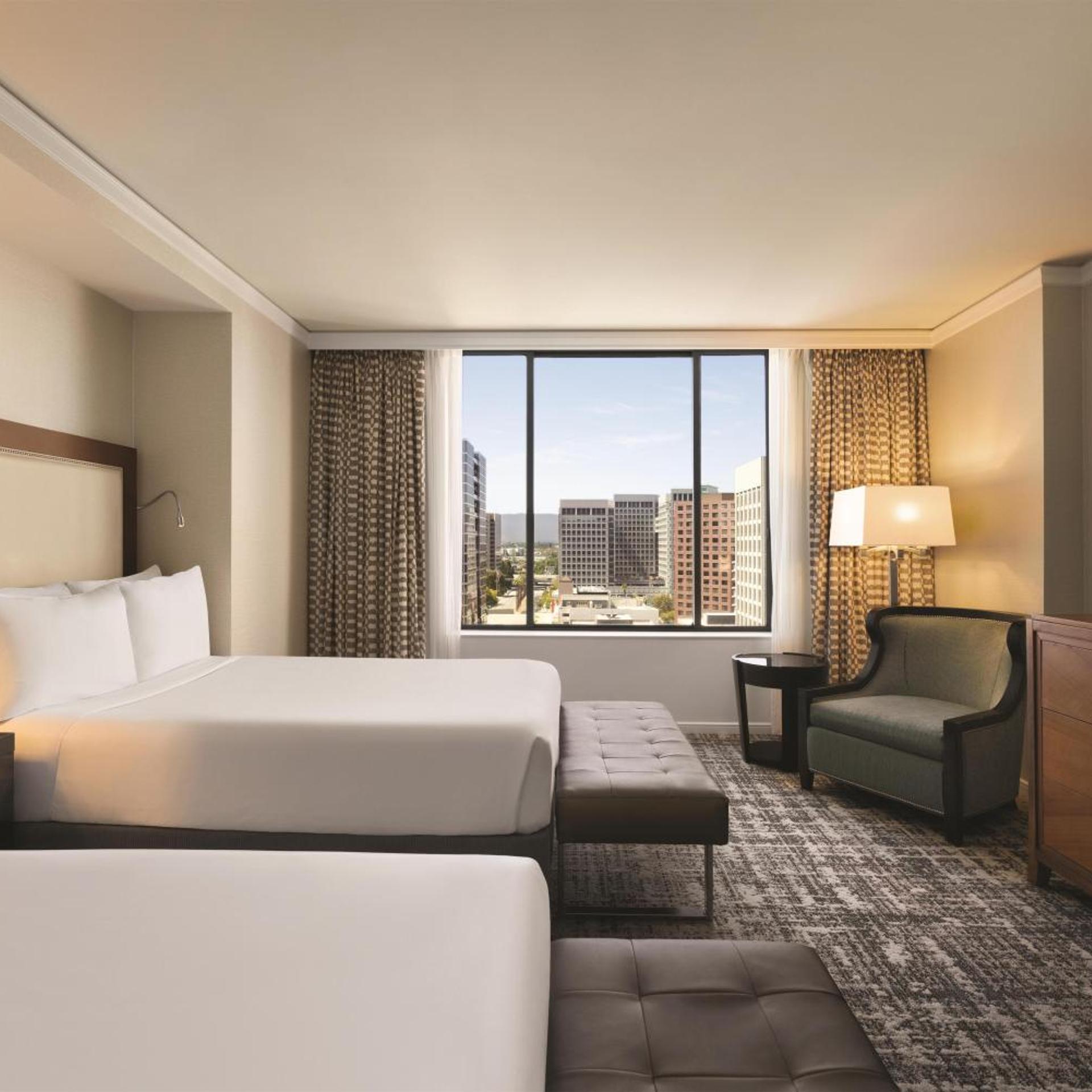 Room, 2 Double Beds, Mountain or City View, Bathtub, Accessible