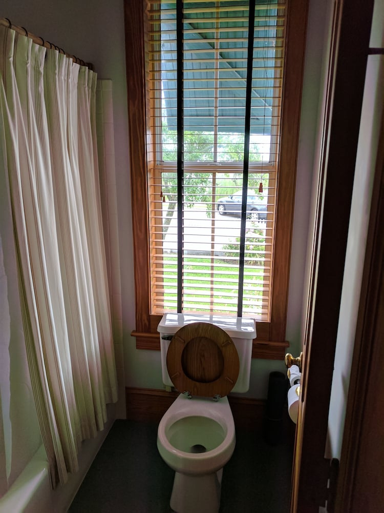 Roanoke Island Inn 50/50