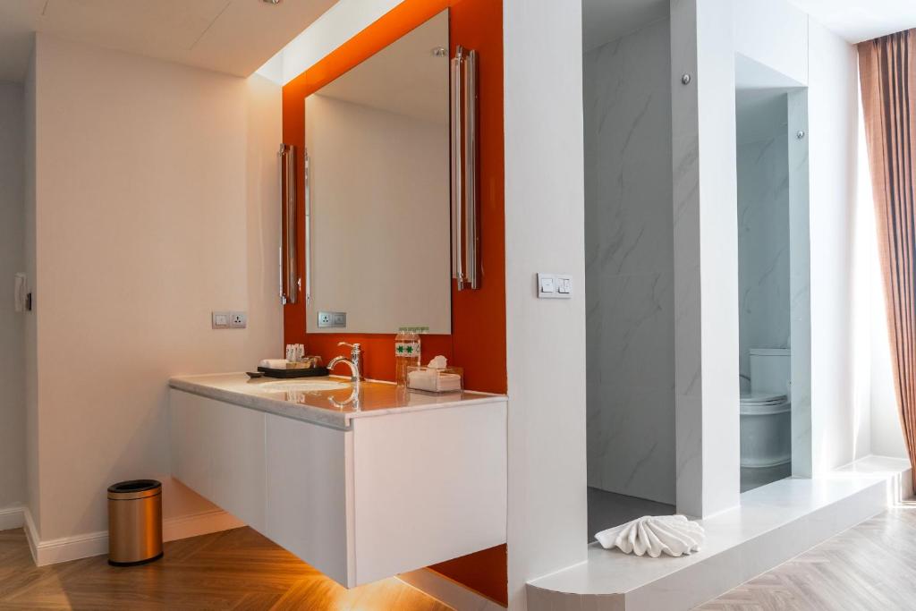 غرفة ديلوكس بسرير مزدوج بإطلالة على النهر، La Seine Hotel 6/7