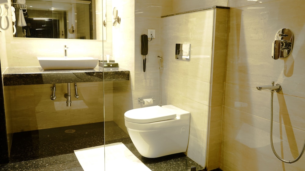 Hotel Saffron Crest 38/40