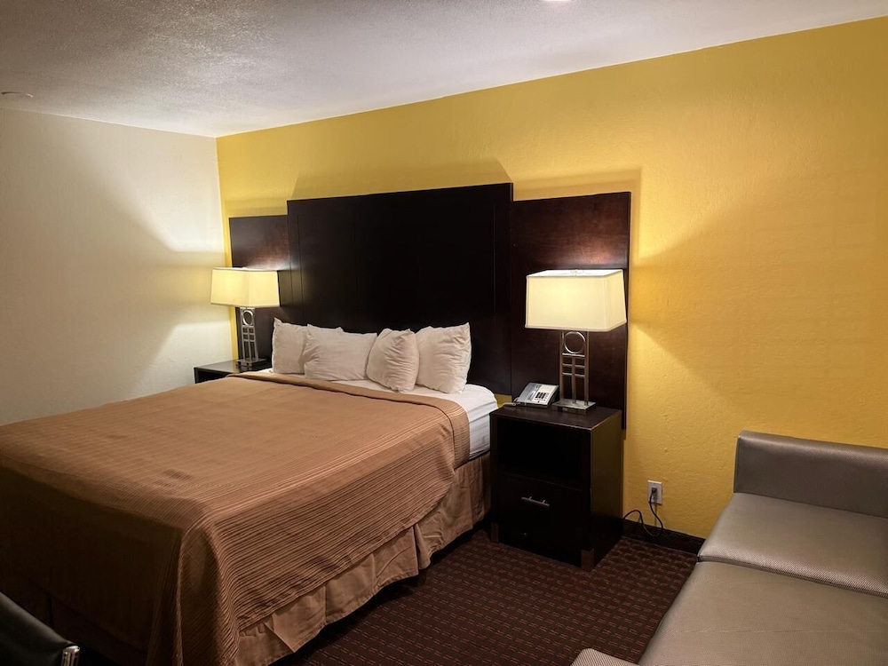 Hollister Inn 11/28