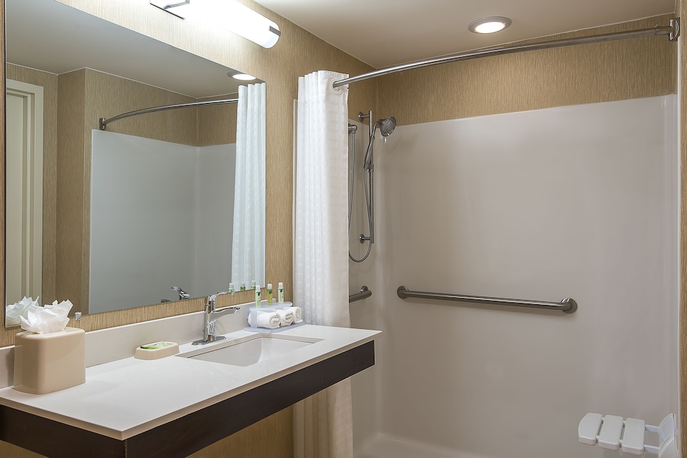 HOLIDAY INN EXPRESS PRINCETON SOUTHEAST 14/69