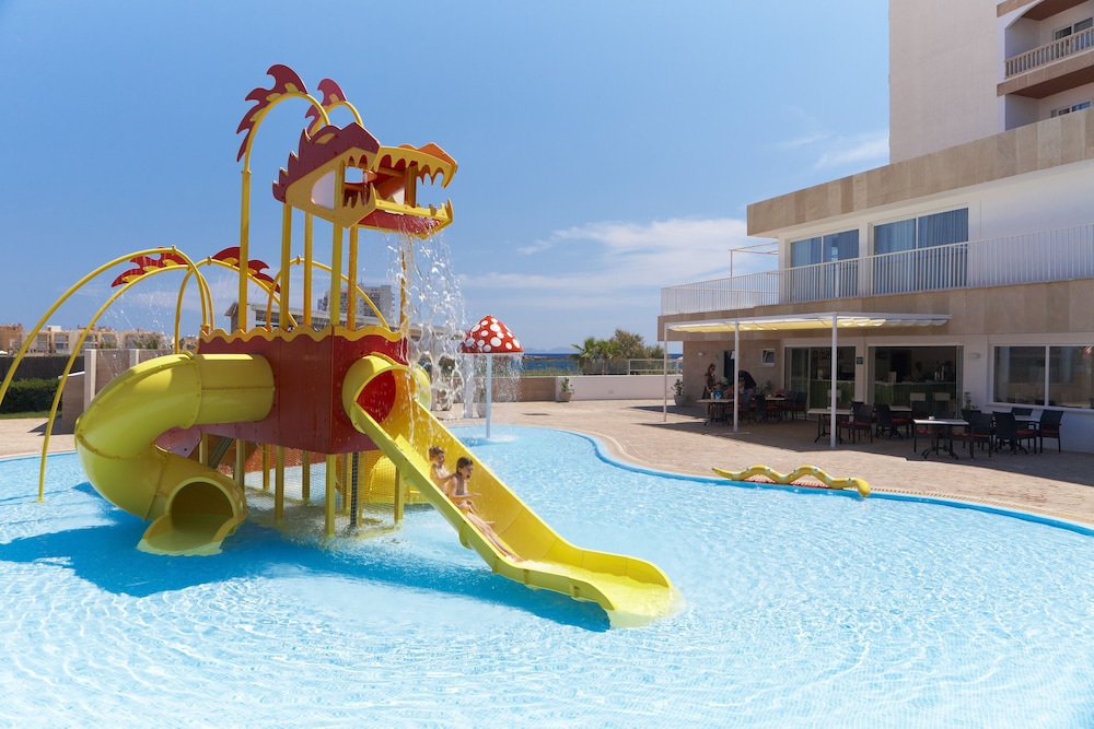 Universal Hotel Romantica 54/63