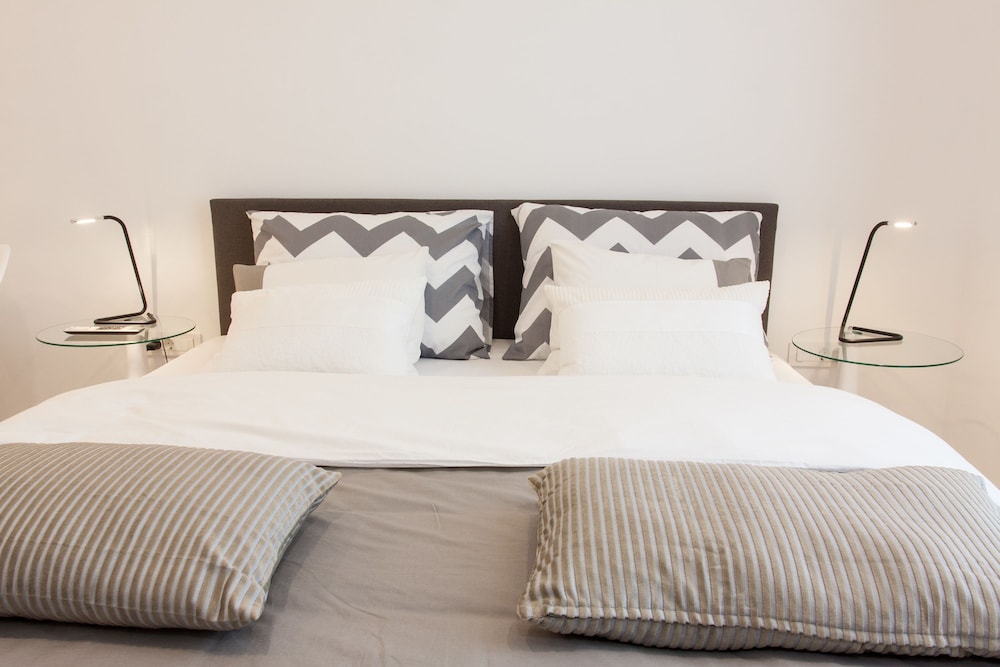 Tesla Boutique Apartments & Rooms 12/50