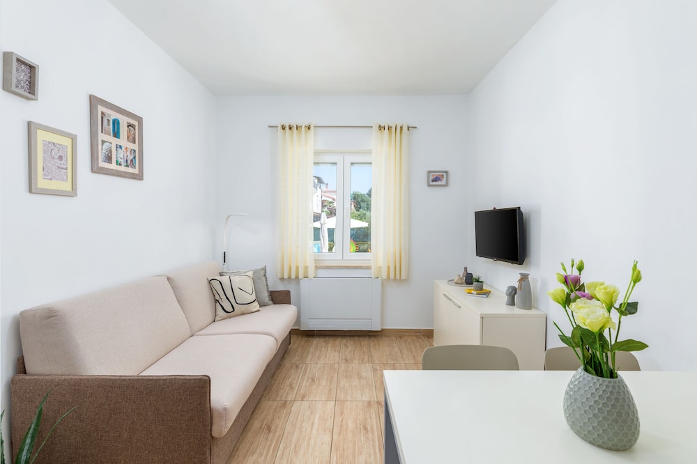 Villa Nina Apartments 24/50