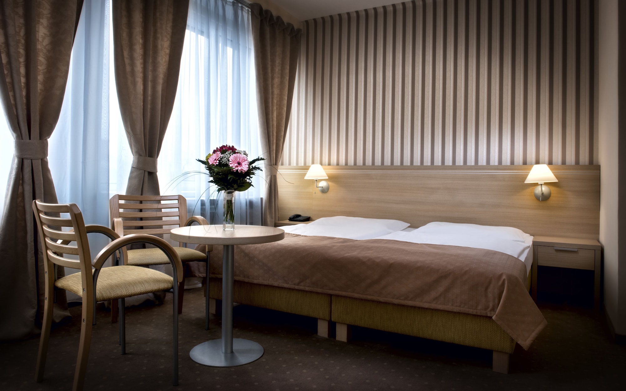STANDARD, DOUBLE OR TWIN BED