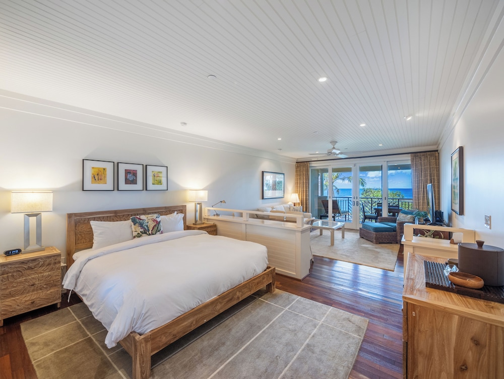 SUPERIOR, VILLA, QUEEN BED, BEACH VIEW, SOFA