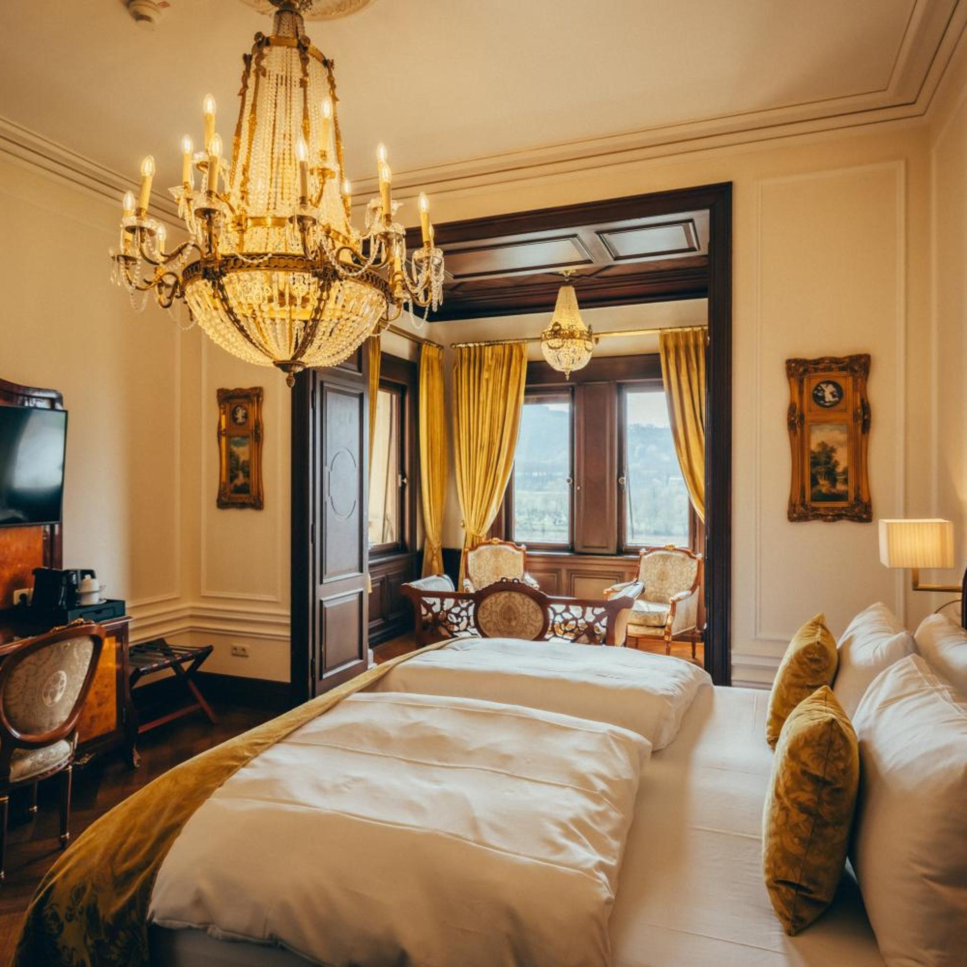 Junior Suite, King Bed, Mosque View, River View