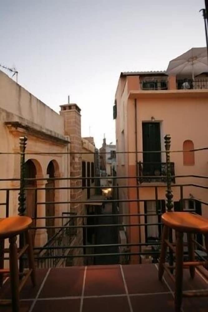 Ifigenia Luxury Suites 3/50