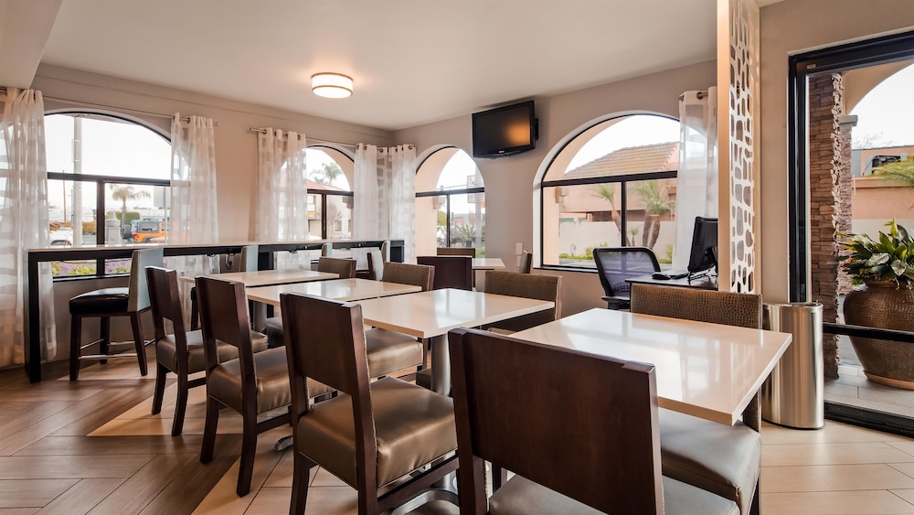 Best Western Los Alamitos Inn & Suites 29/38