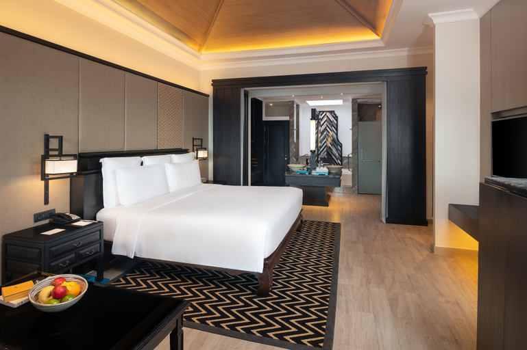 Junior Suite, King Bed, Ocean Front, Sunset View