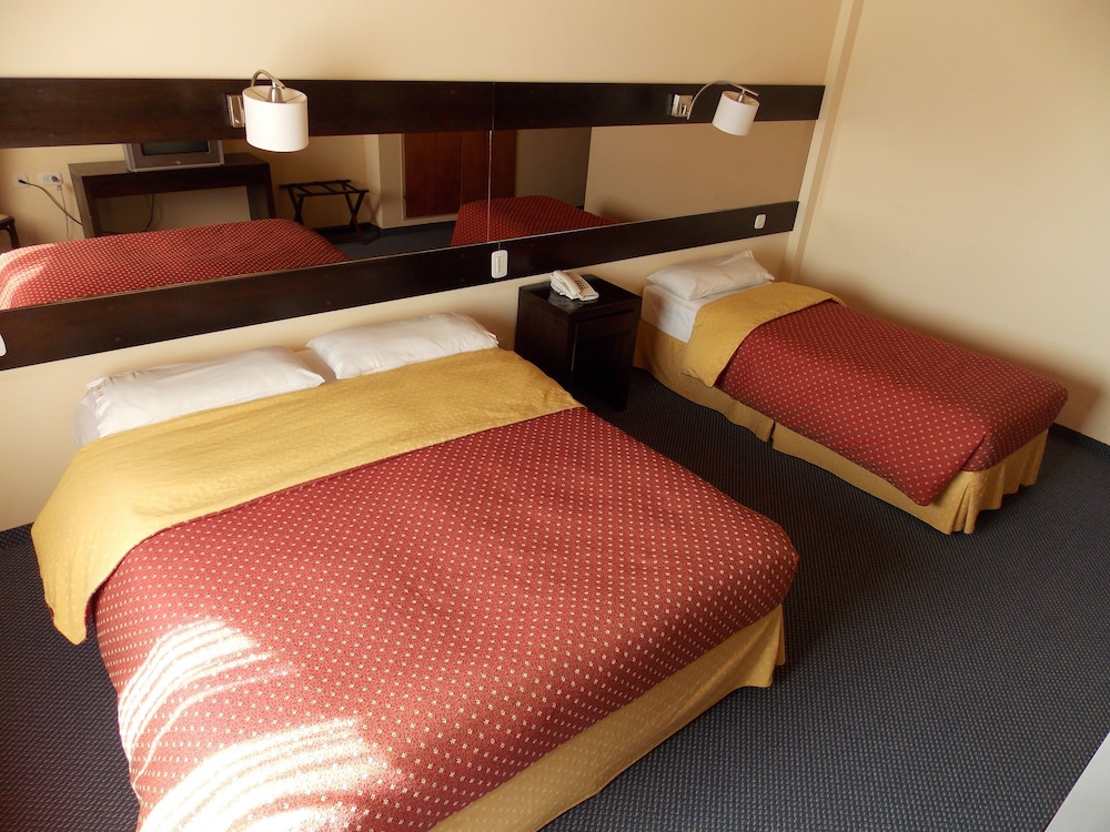 ROOM, TRIPLE