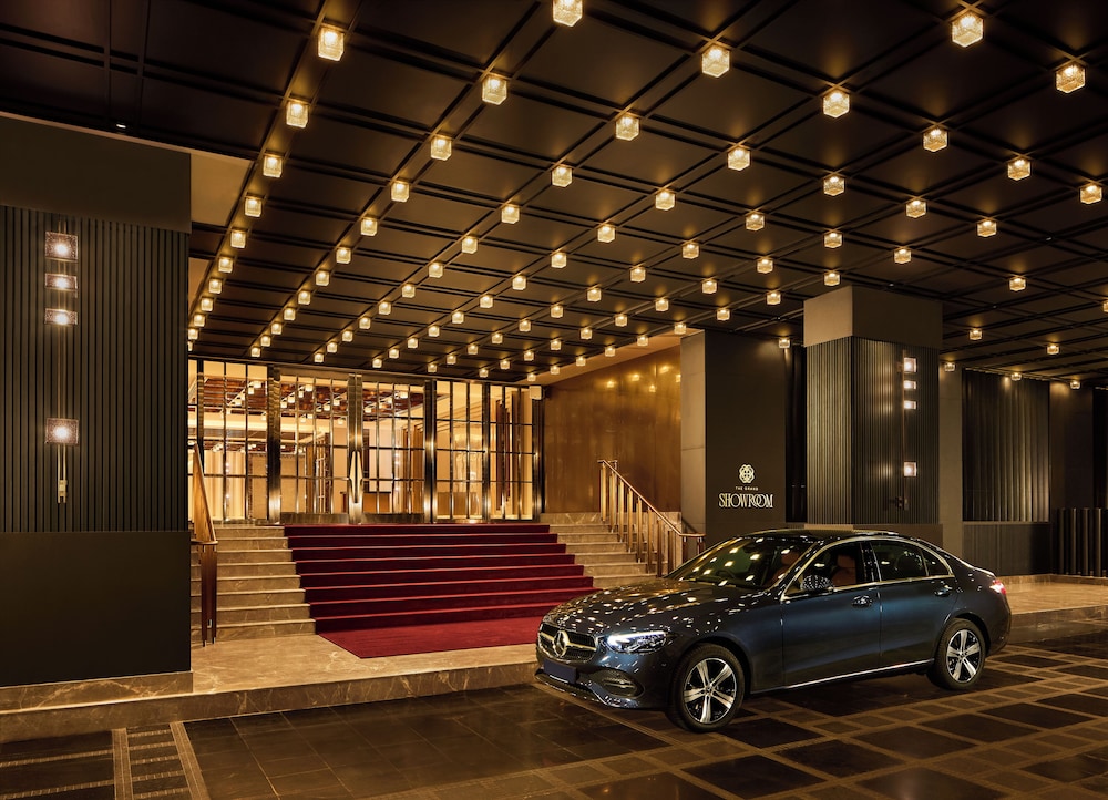 Grand Hyatt Mumbai Hotel and Residences 67/75