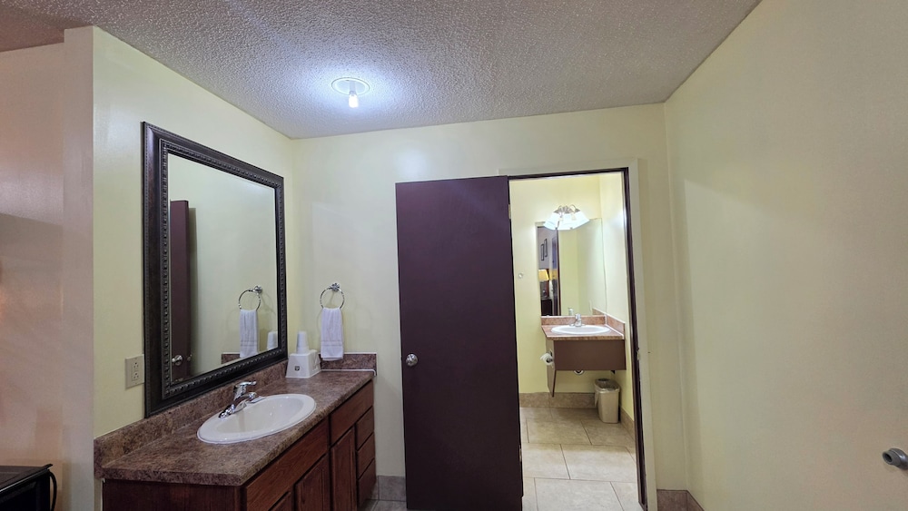Western Inn South 60/64