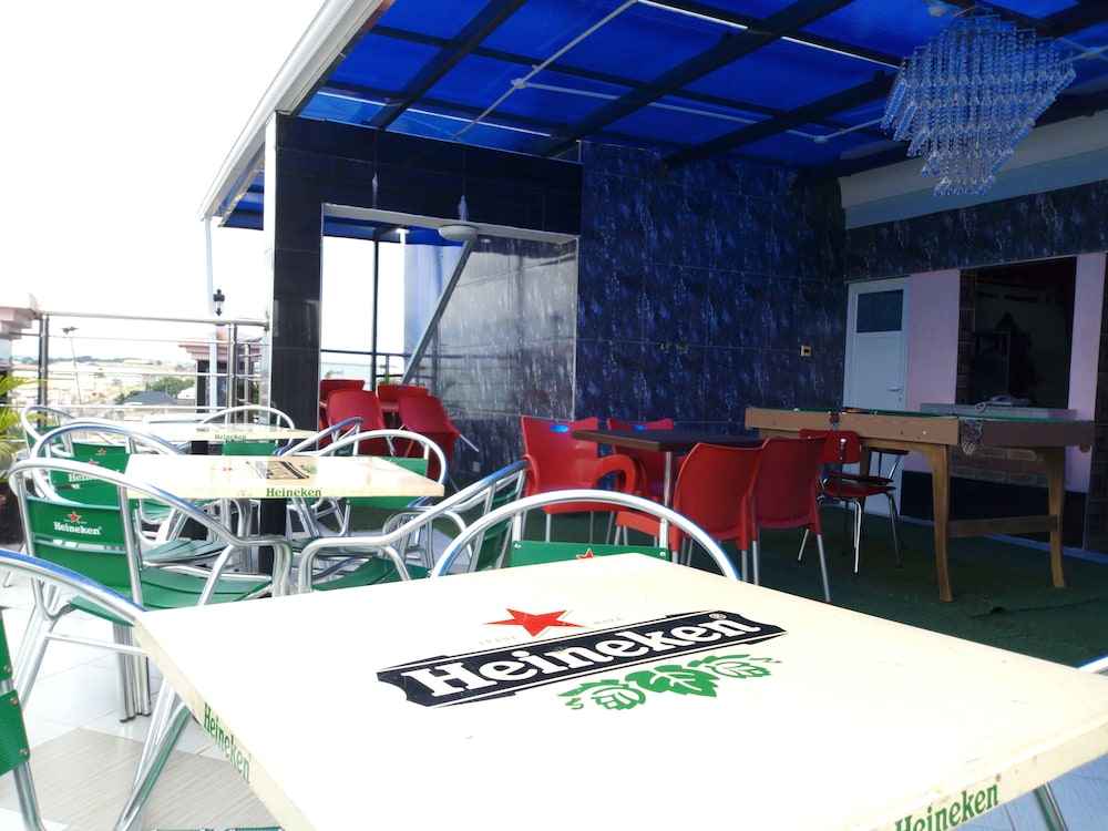 Euro Lounge And Suites 13/16