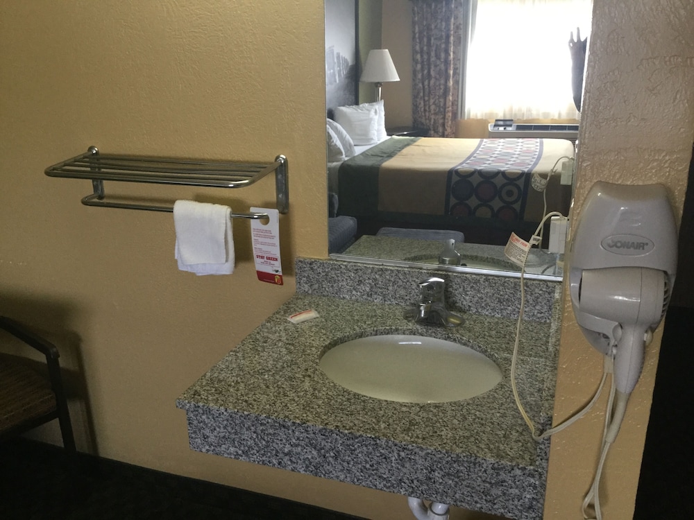 Super 8 By Wyndham Amarillo Central Tx 38/57