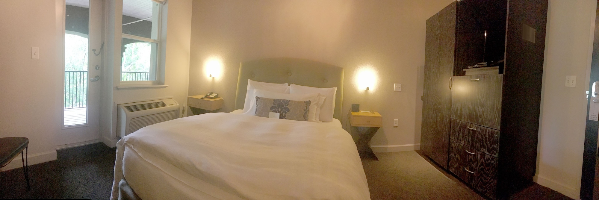 ROOM, QUEEN BED, BALCONY