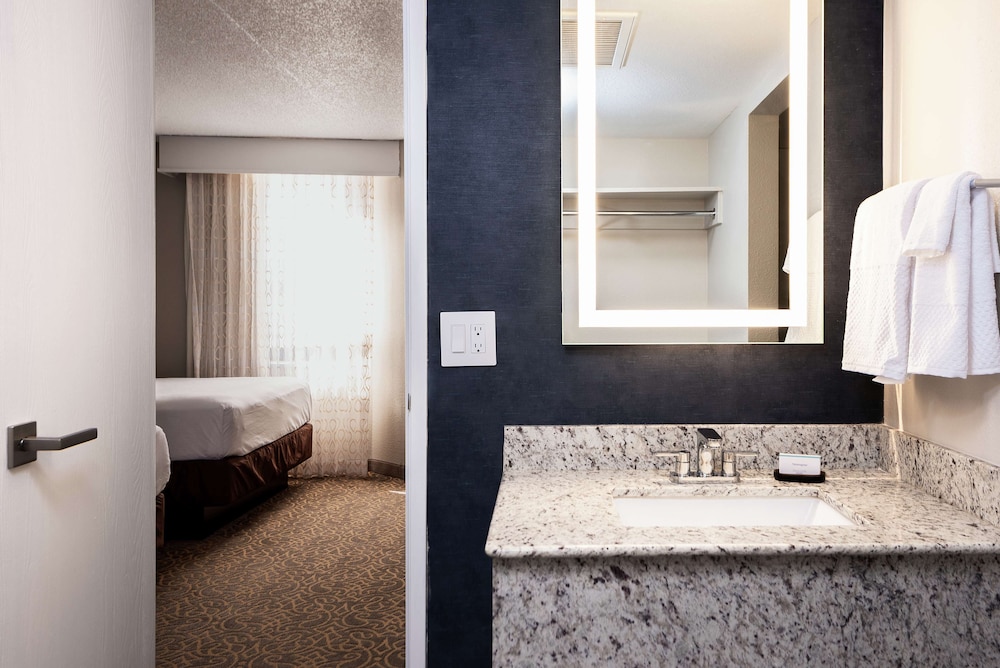 Embassy Suites by Hilton Tucson East 14/48