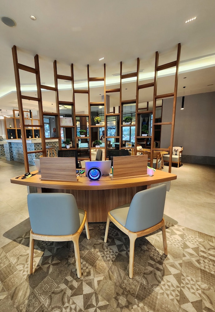 Amalthea Hotel 38/50