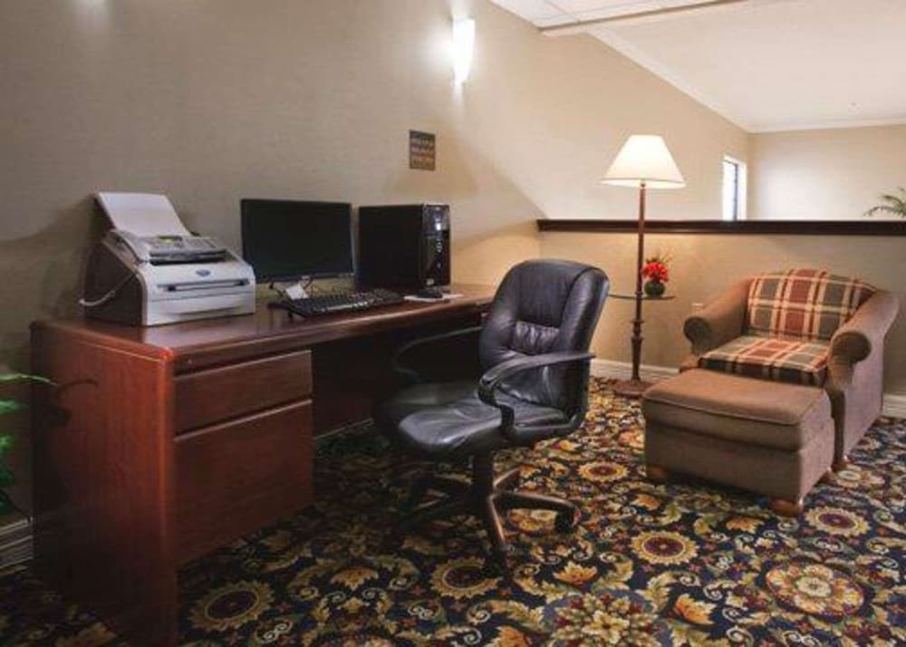 Quality Inn and Suites Near University 32/39