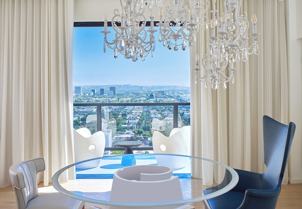 The Valorian Los Angeles, Curio Collection by Hilton 19/87