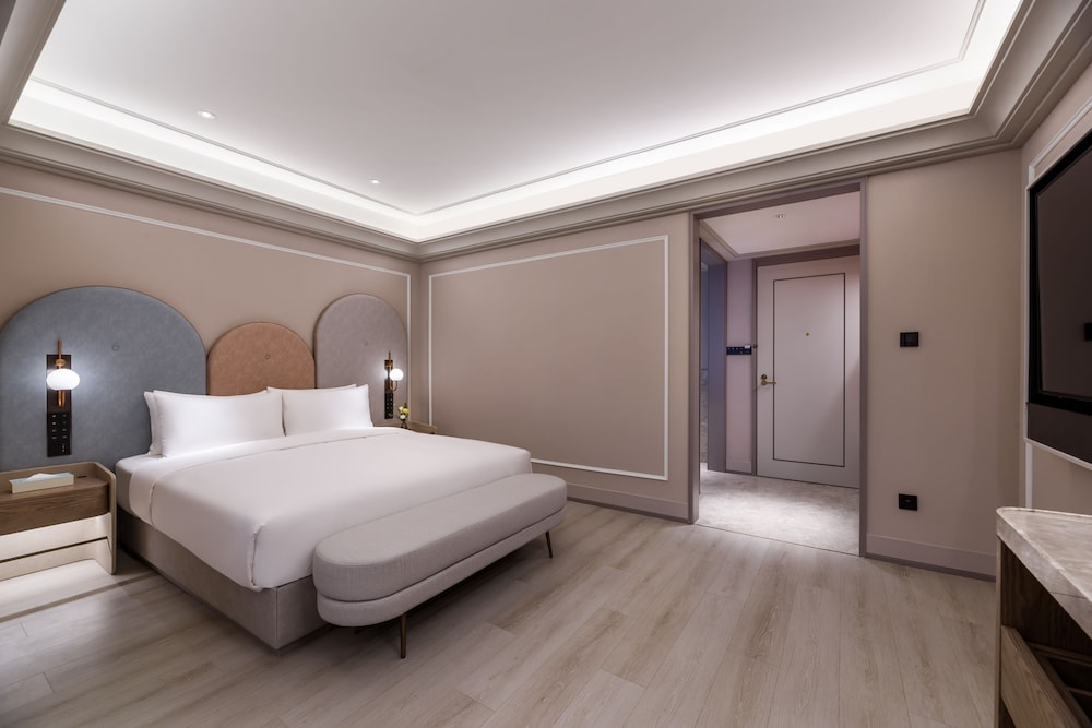 Mercure Shanghai Jinqiao 14/48
