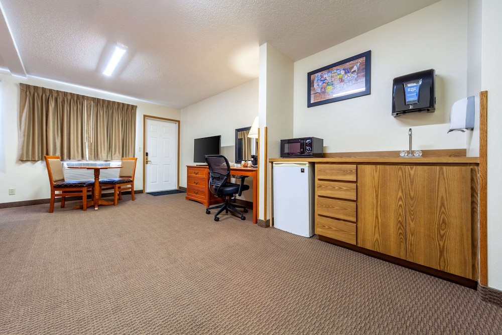 Econo Lodge Sioux Center 5/43