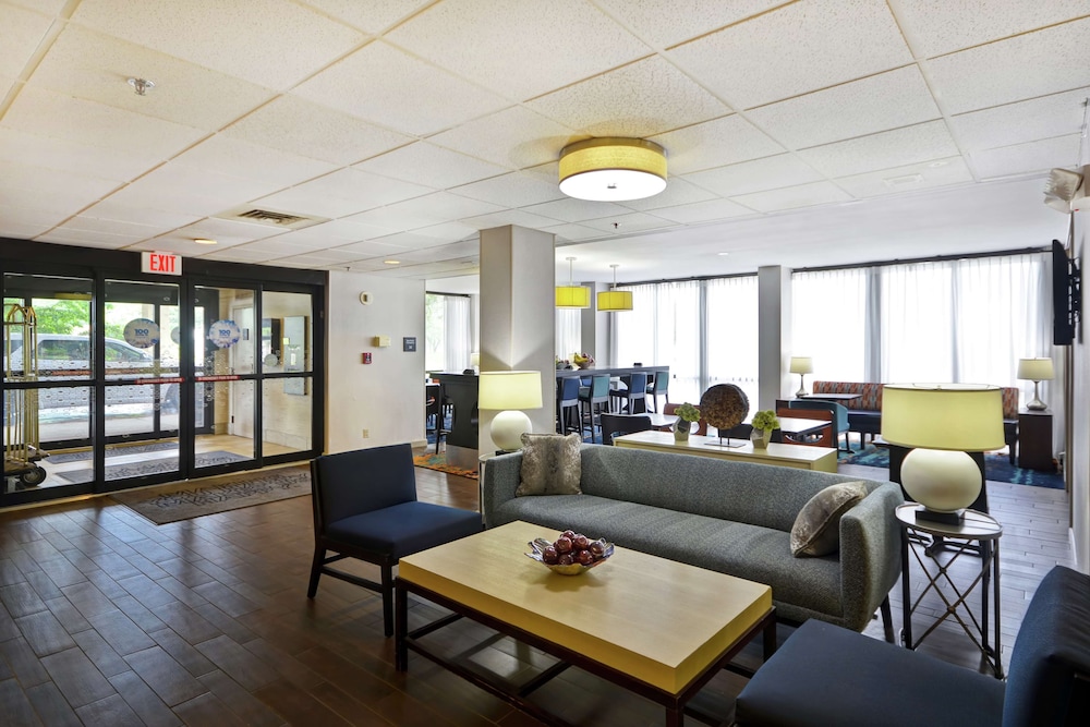 Hampton Inn Detroit/Madison Heights/South Troy 35/56