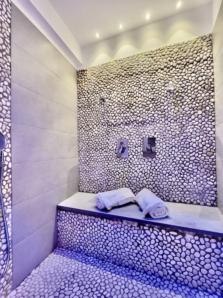 Junior Suite, Studio, King Bed, Separate Building، Harry's Bar Trevi Hotel & Restaurant 3/3