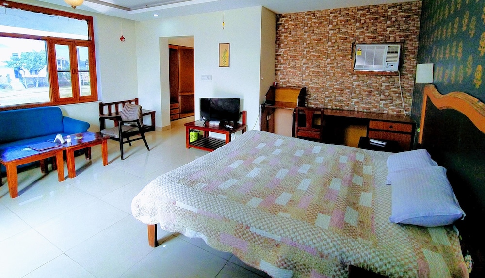 HOTEL SWARAJ RESORTS 30/73