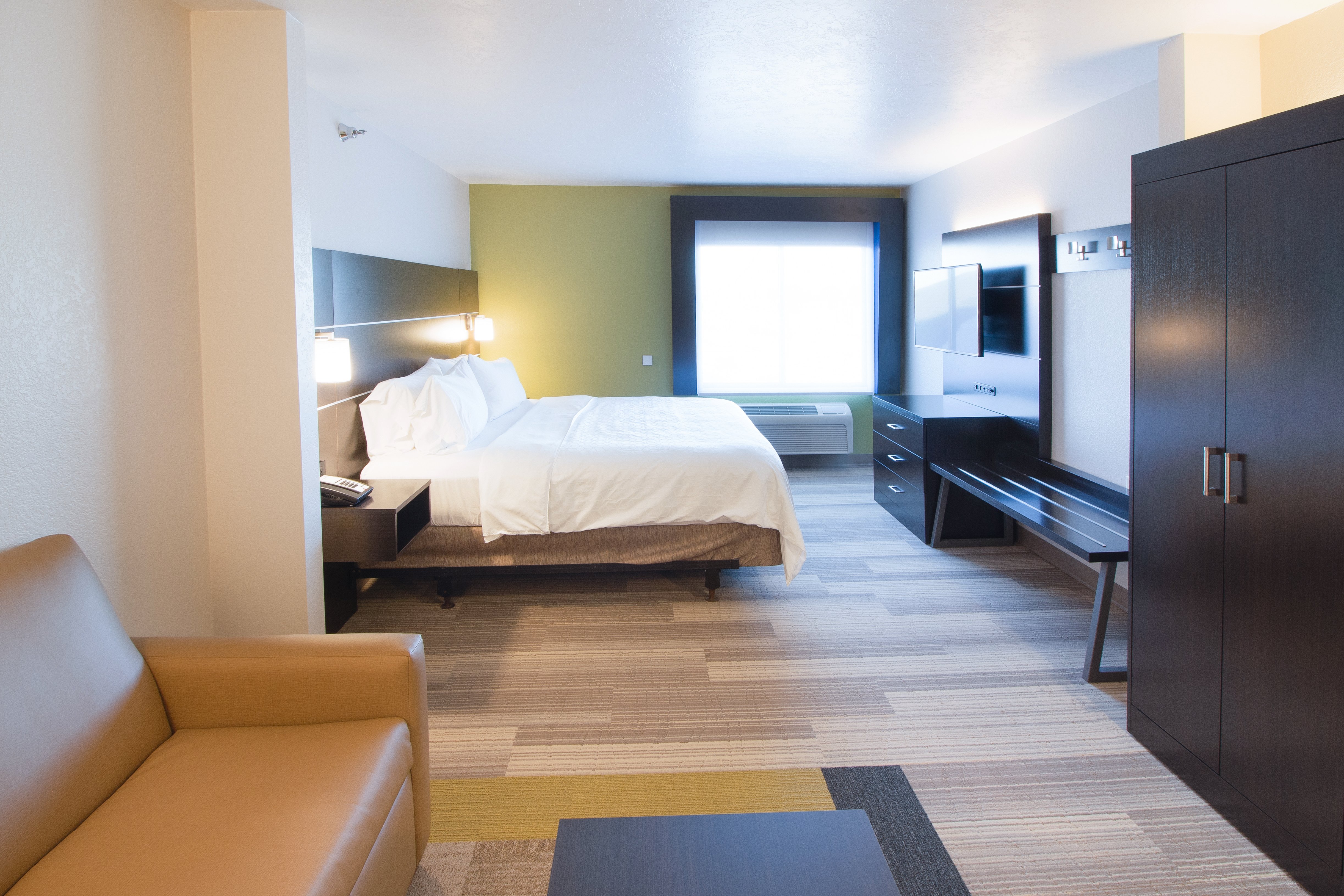 غرفة بسرير كينج لذوي الإعاقة، Holiday Inn Express Hotel And Suites Worthington 2/5