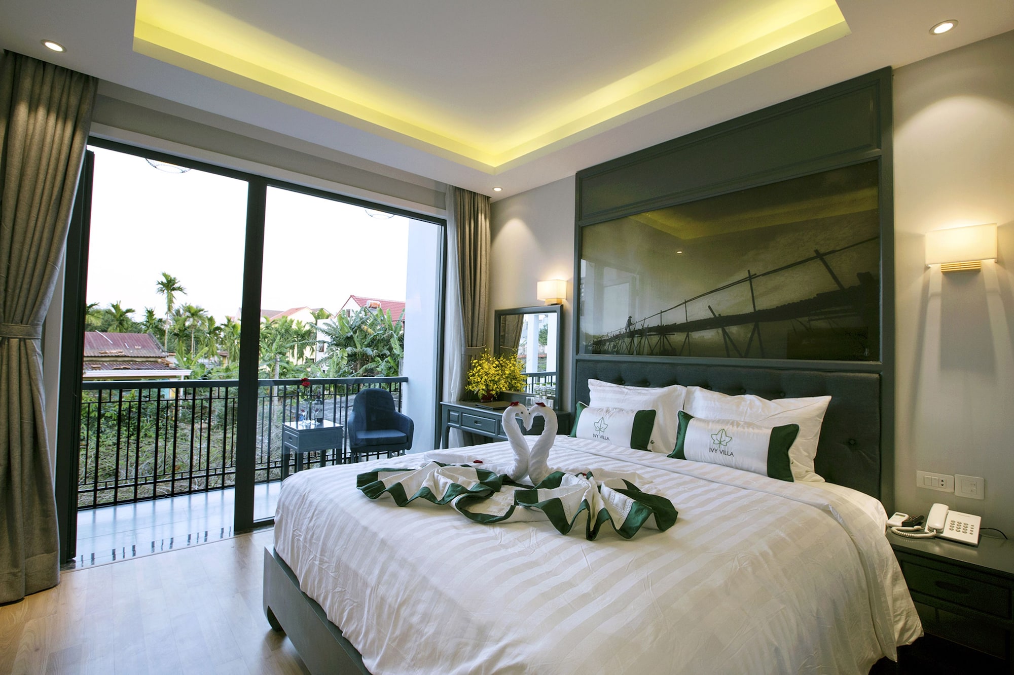 DELUXE, DOUBLE BED
