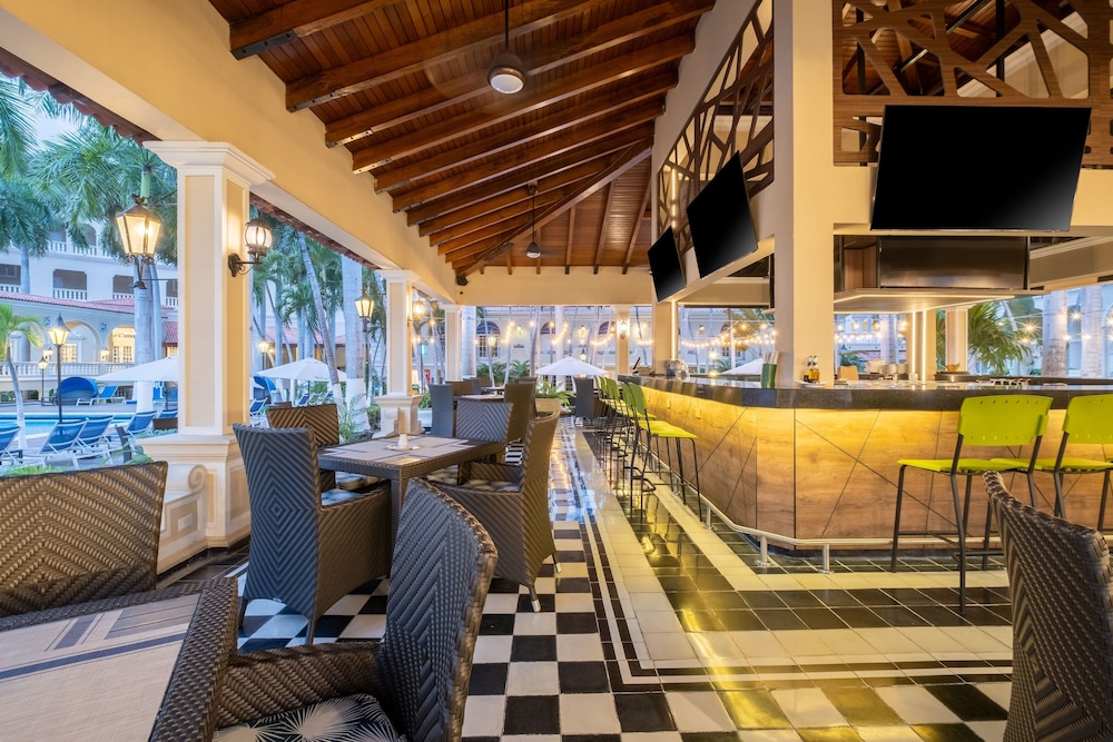 El Prado Hotel 53/62