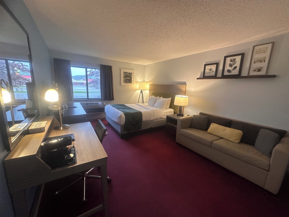 Pictured Rocks Inn & Suites 40/70