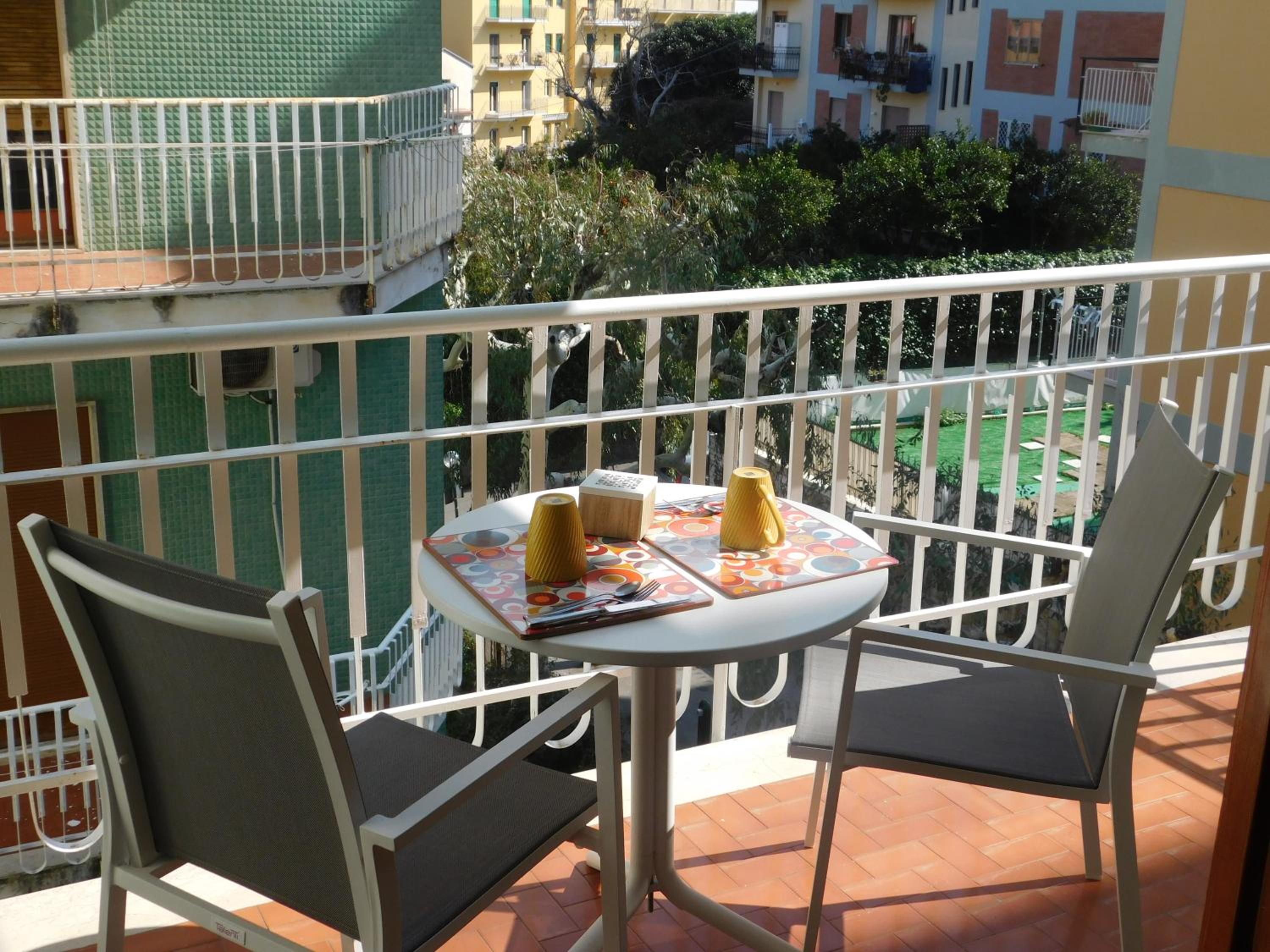 Orange Suites 15/17