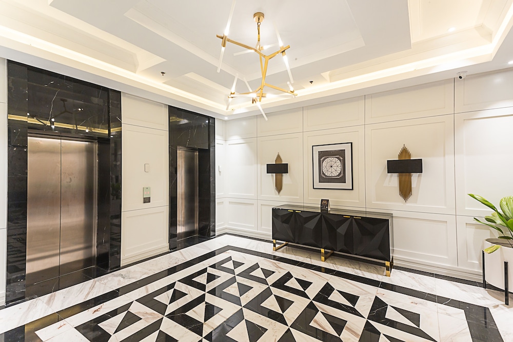 Stonehill Suites 13/65