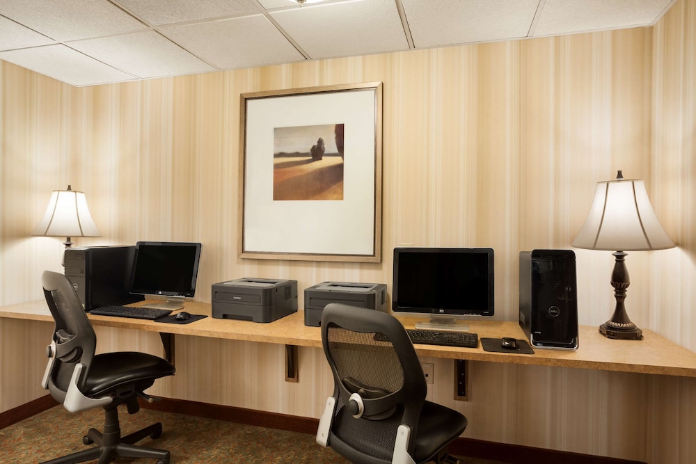 Country Inn & Suites By Radisson Manchester Airport Nh 16/20
