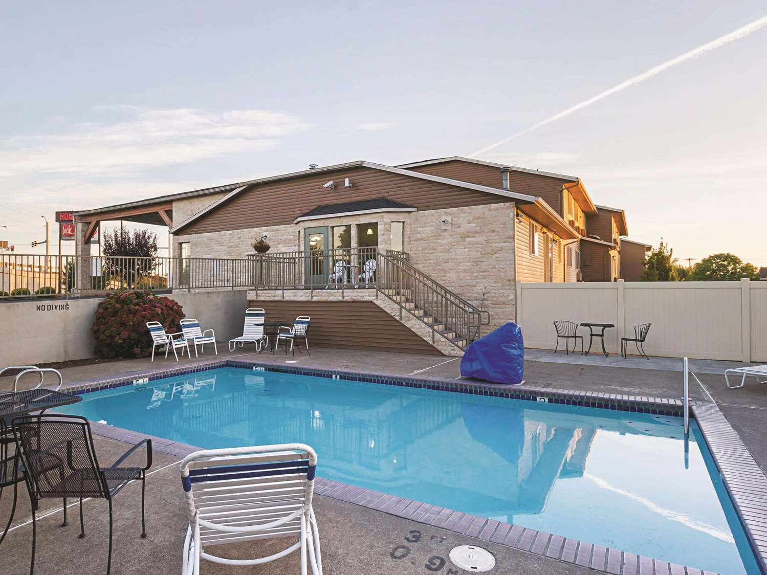 La Quinta Inn & Suites by Wyndham Woodburn 4/22