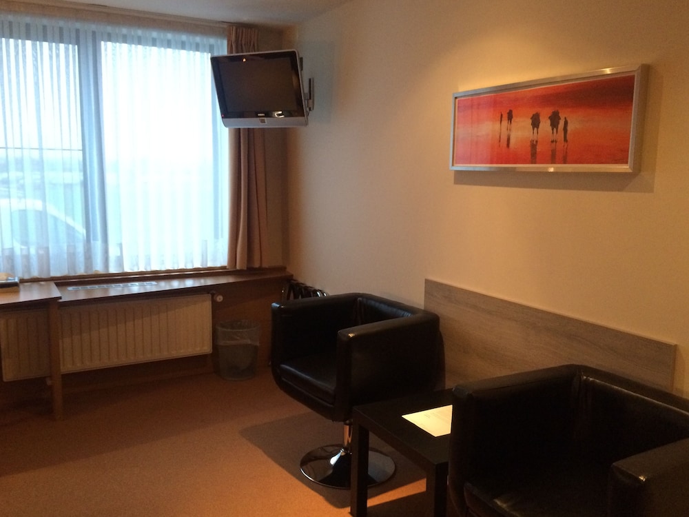 BEST WESTERN AXIS HOTEL 37/53
