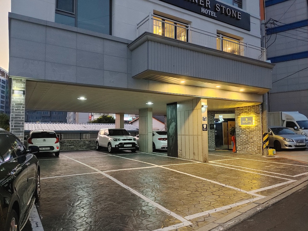 Cornerstone Hotel 40/50