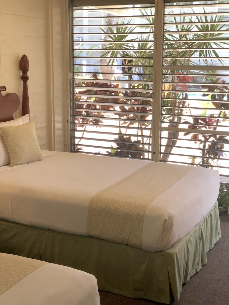 Waikiki Heritage Hotel 30/50
