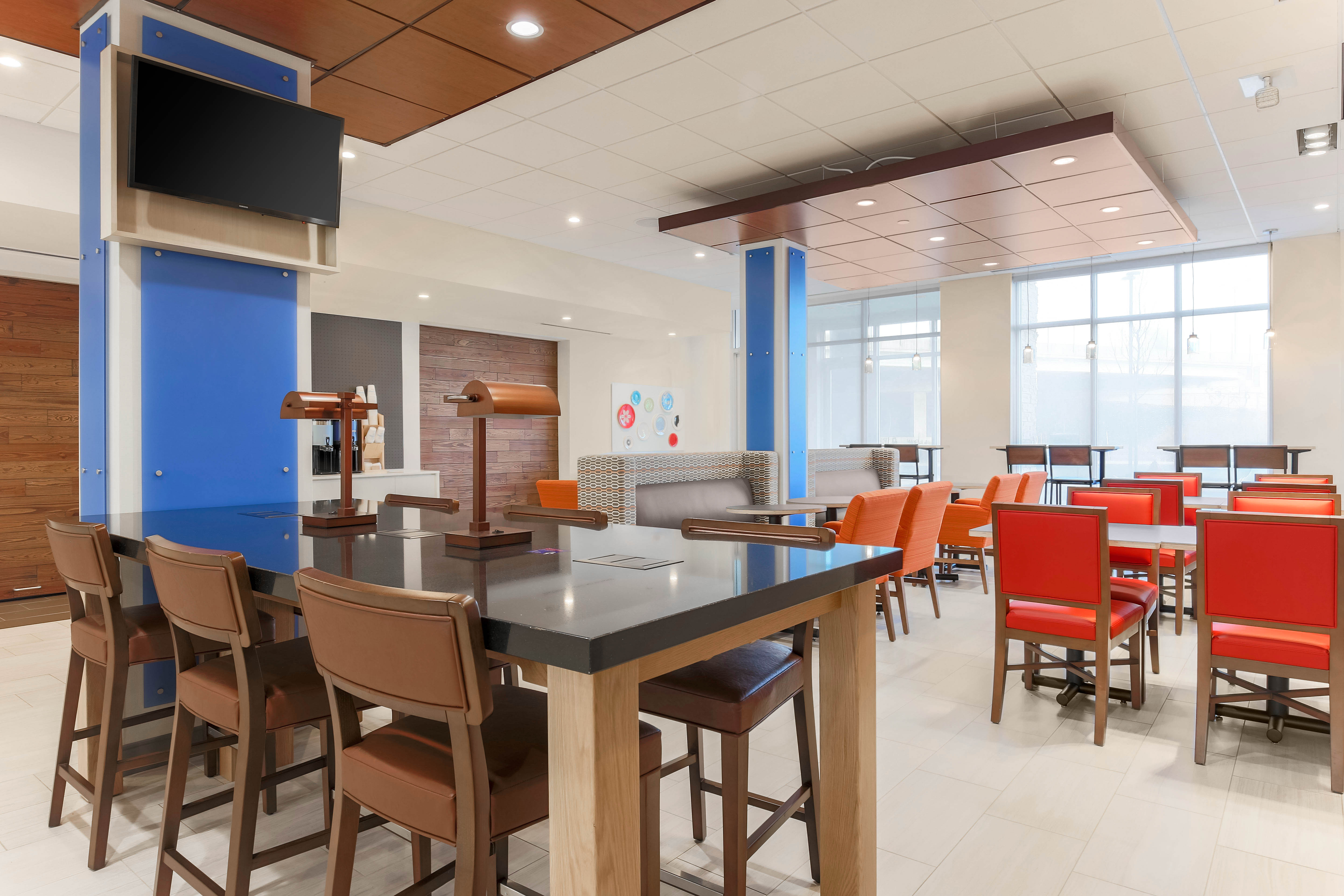 Holiday Inn Express & Suites Chicago O'hare Airport 42/60