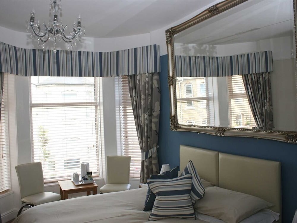 St Bernards Guesthouse 14/15