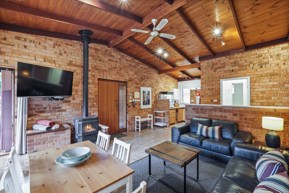 FOREST LODGE RESORT 26/50