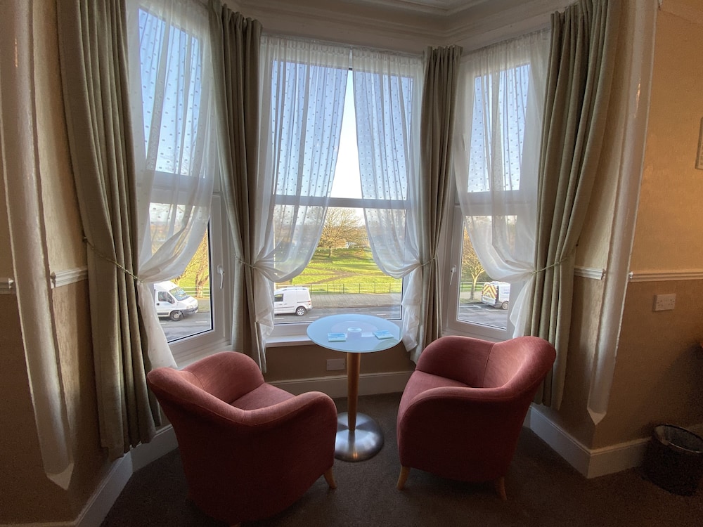 Clarence House Hotel 31/47