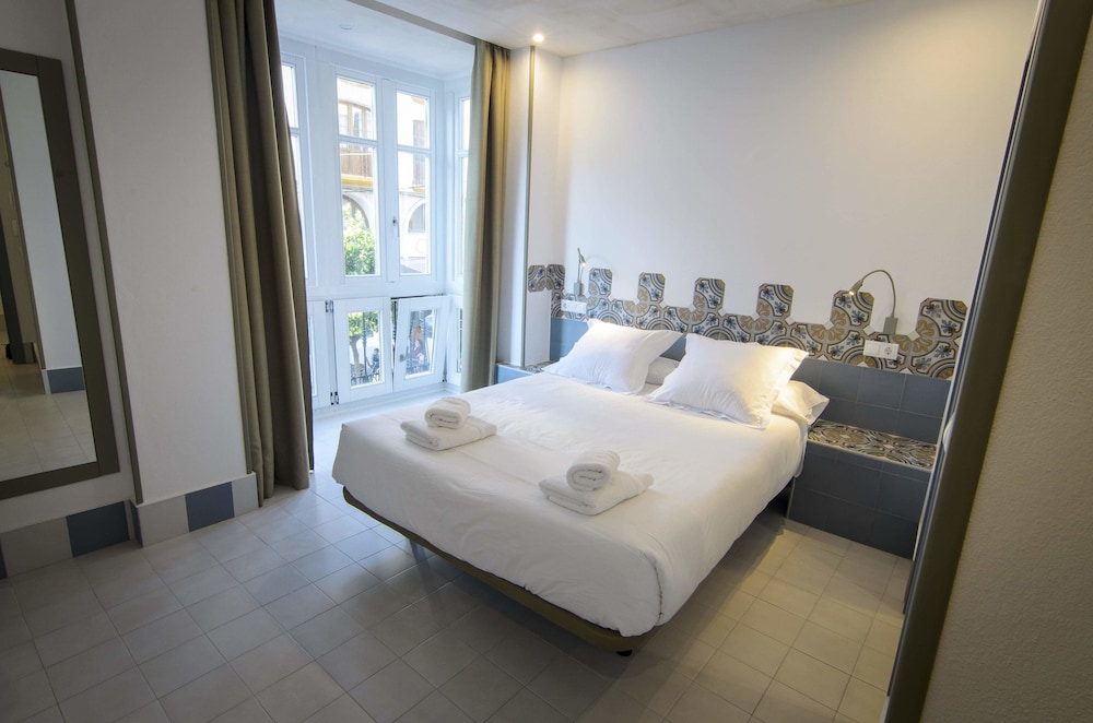 Hostal Gravina 8/50