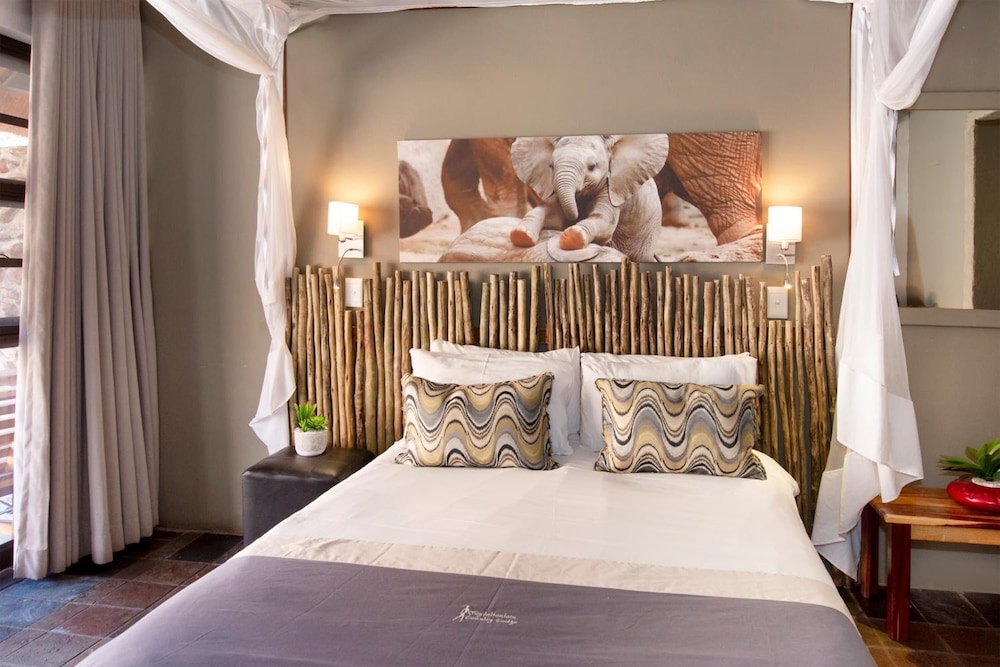 Twyfelfontein Country Lodge 2/37