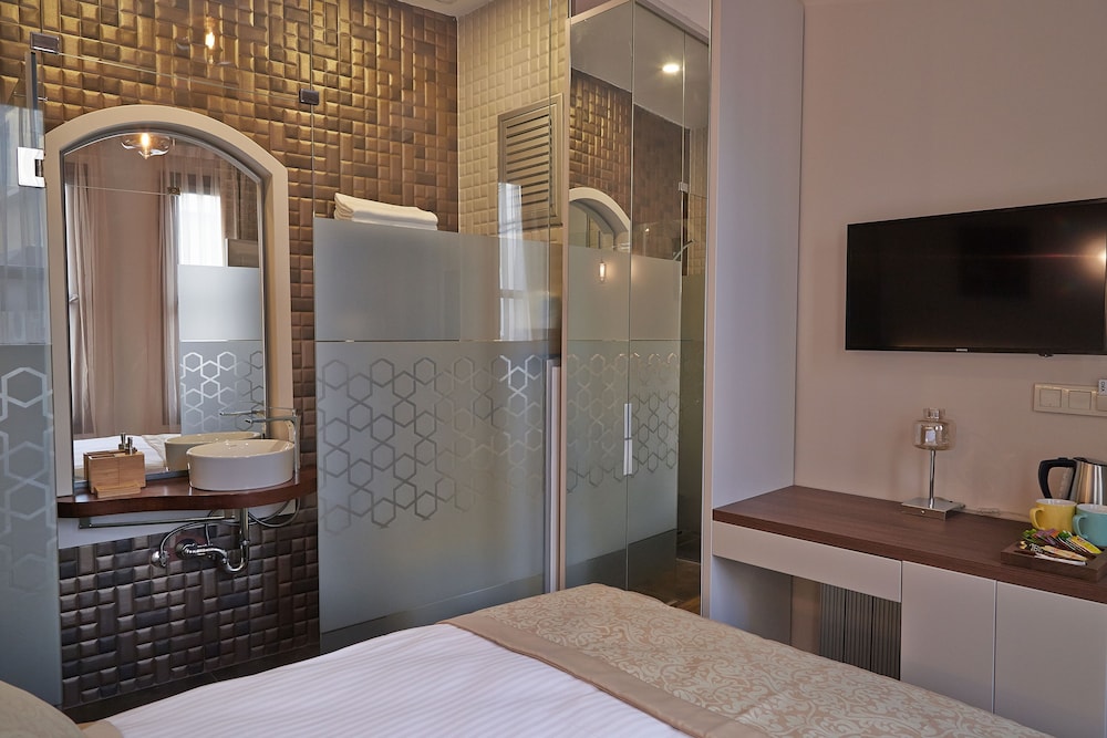 Arart Hotel 36/37