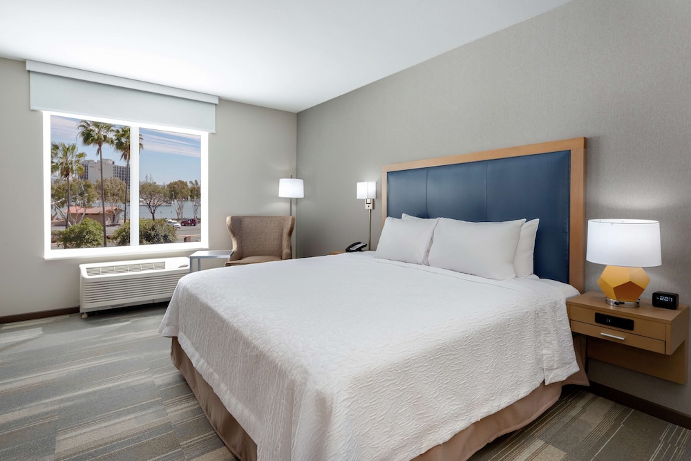ROOM, KING BED, WATER VIEW
