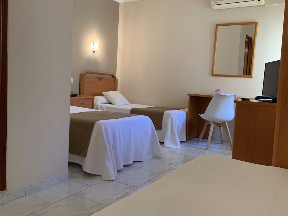 Hotel Llansola 20/67